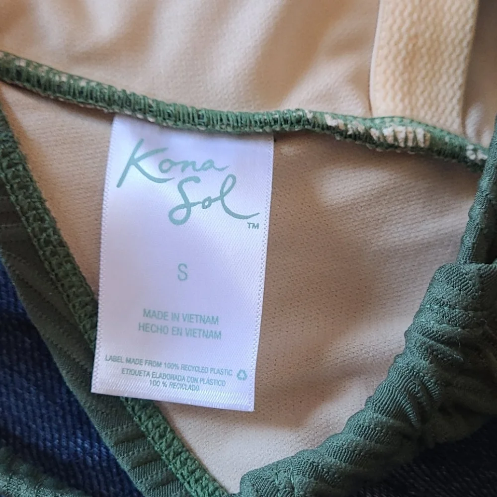C 38: Kona Sol Green swimsuit size Medium - Picture 4 of 4